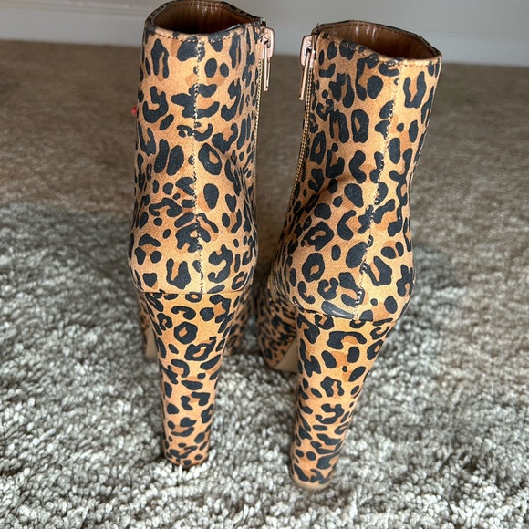 Perfect little booties - Picture 3 of 4